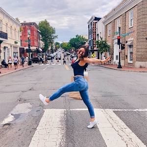 Meet your Posher, Alexis